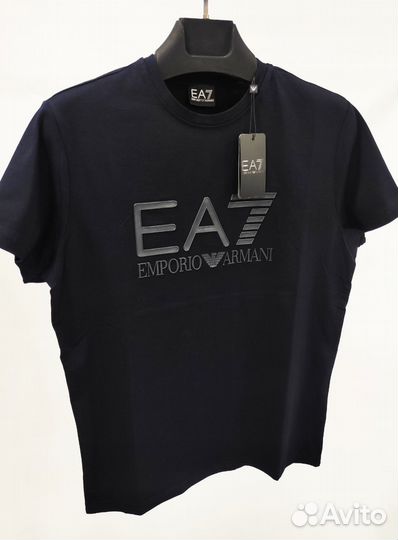 Футболка и шорты EA7