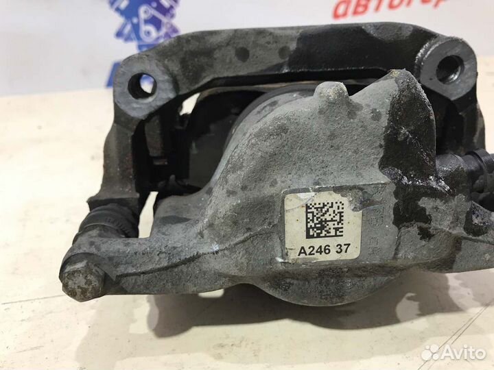 Суппорт тормозной задний левый Mercedes Gla180