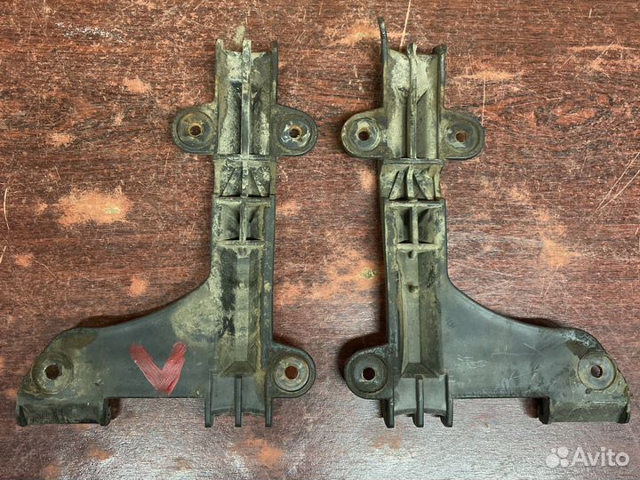 Направляющие заднего бампера ауди 80 б4