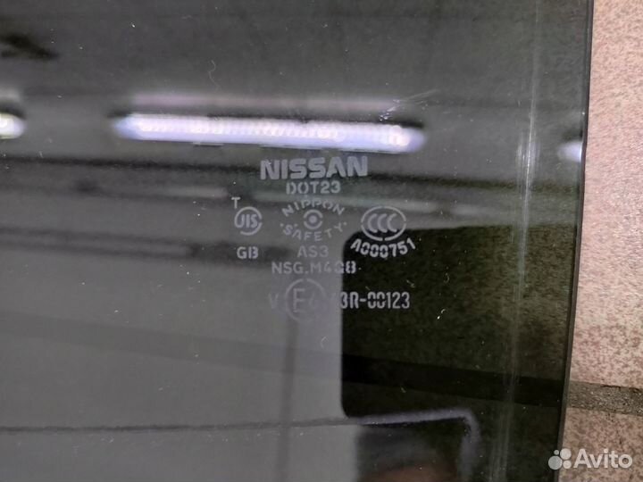 Стекло заднее левое темное Nissan Murano Z51