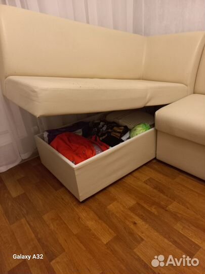 Угловой диван для кухни со спальным местом бу