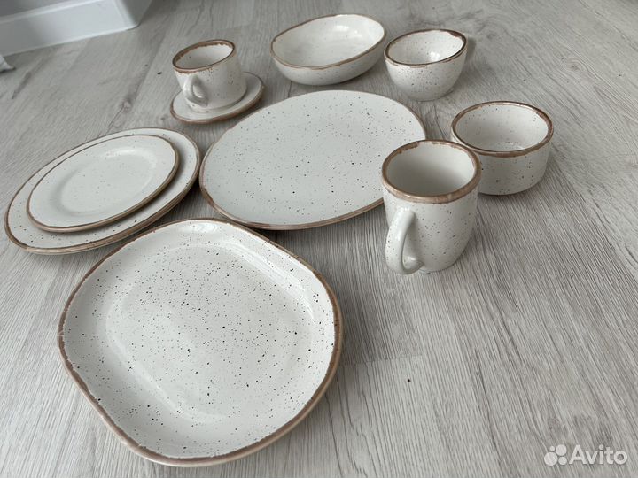 6 блюдец и 4 десертные тарелки