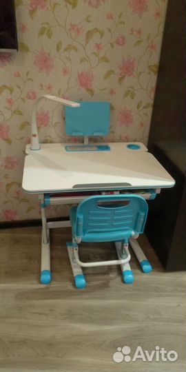 Детский письменный стол