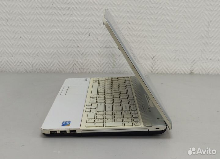 Ноутбук sony Core i3-M380/4Gb/SSD 120Gb/Radeon HD