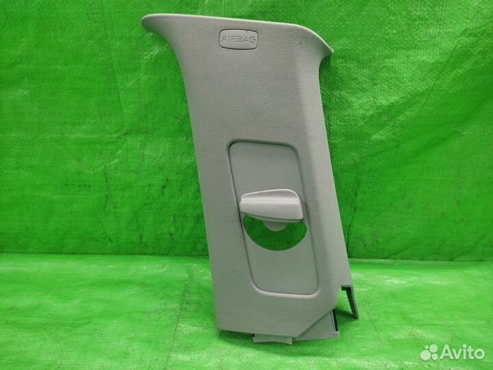 Обшивка зад. стойки правая верх Touareg 2002-2010