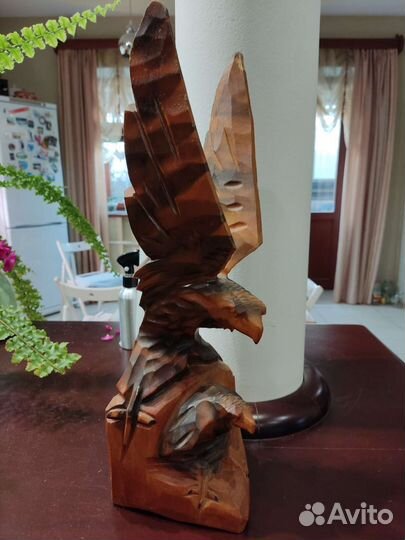 Статуэтка Орëл из дерева
