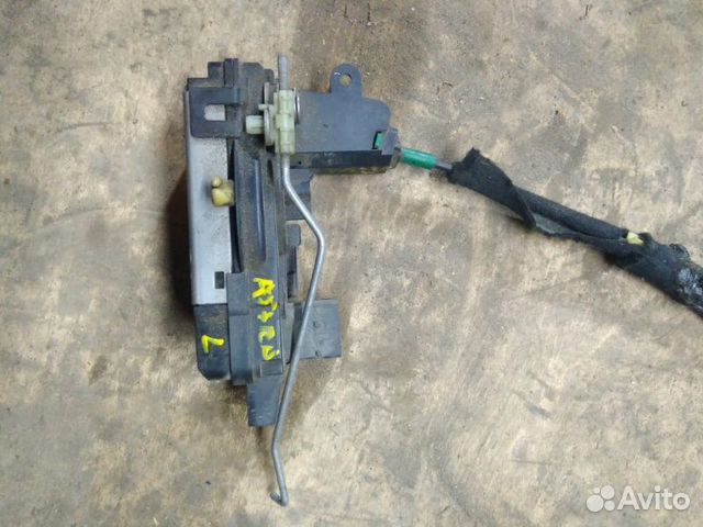 Замок двери передний левый Opel Astra H GTC
