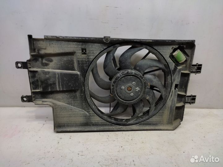 Диффузор радиатора Лада Гранта 2011