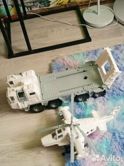 Машина огромная с вертолетом