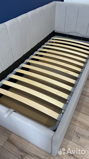 Кровать для ребенка подростка мягкая