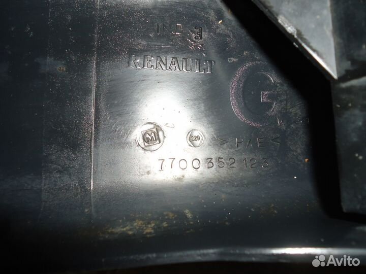 Клык бампера задний левый renault master II 2003