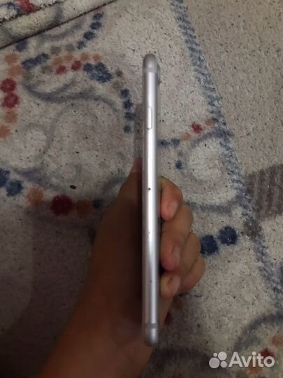 Телефон iPhone 7