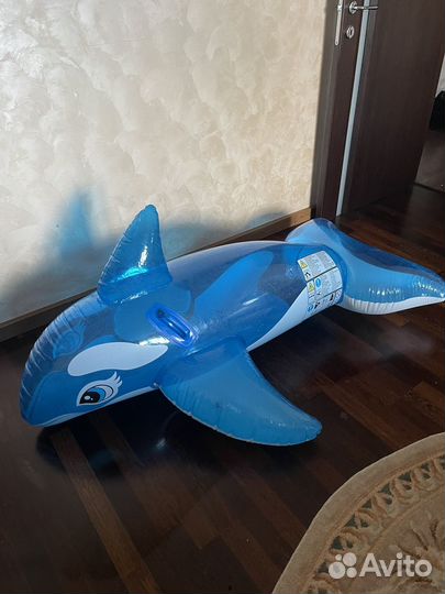 Надувной дельфин