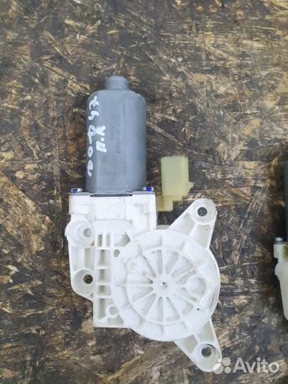 Моторчик стеклоподъемника Dodge Grand Caravan 5