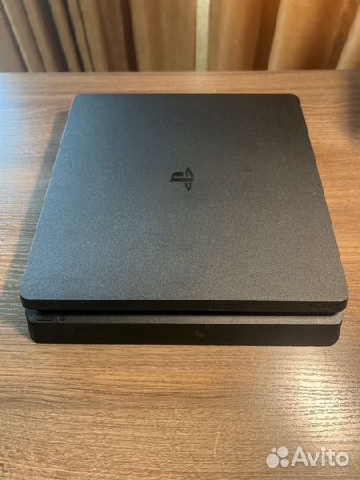 Sony PS4 Slim 1TB + 2 геймпада