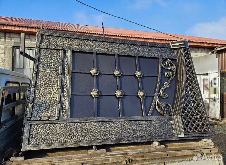 Ворота кованые ламбир