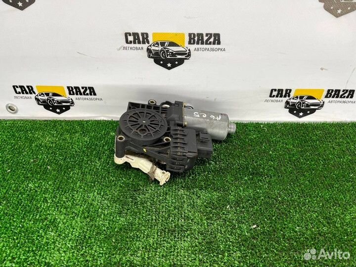 Моторчик стеклоподъемника передний правый R