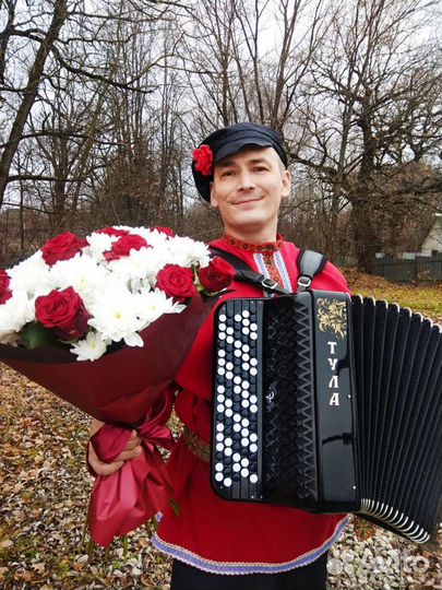 Поющий баянист