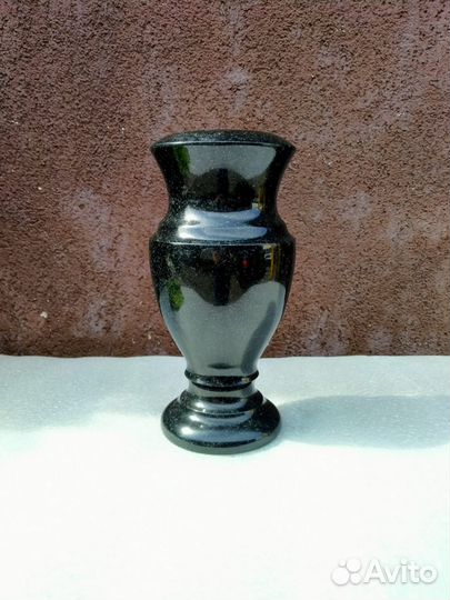 Ваза из гранита Габбро Диабаз 30х15