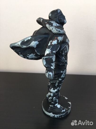 Антикварная статуэтка