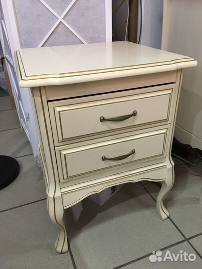 Тумбочка прикроватная бук новая