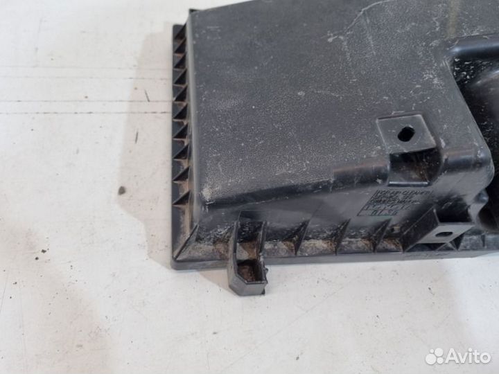 Крышка воздушного фильтра передняя Toyota Hilux 9