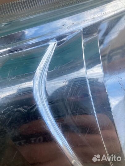 Фара правая Toyota Hilux 2015+ галоген