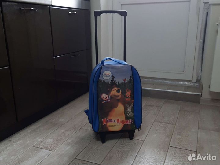 Детский чемодан на колесиках