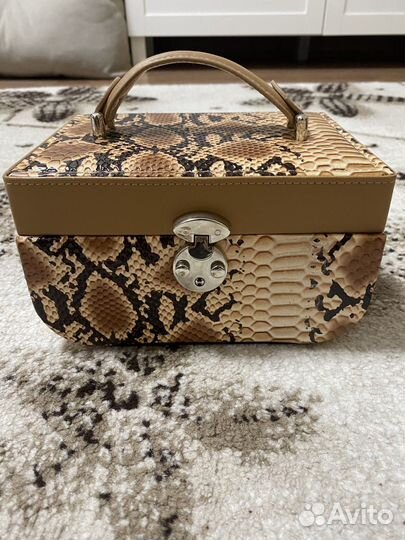 Шкатулка для украшений