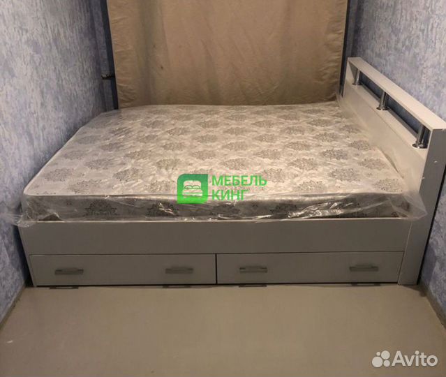 Кровать с матрасом