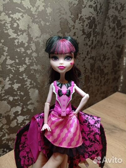 Кукла монстер хай дракулаура