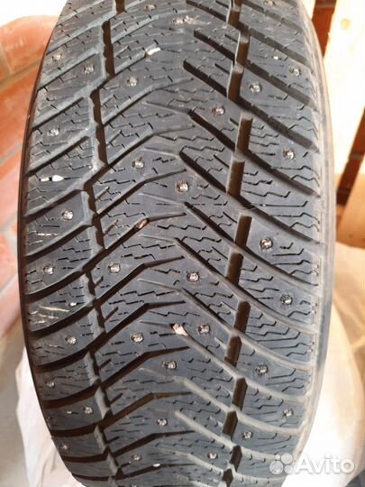 Yokohama IceGuard Stud IG65 215 R17