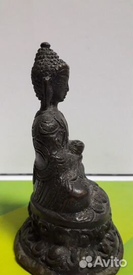 Старинный бронзовый будда