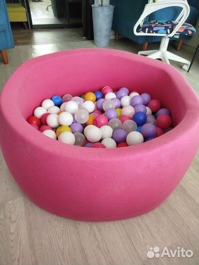 Сухой бассейн с шариками