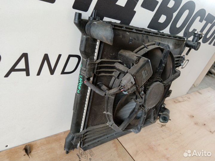 Радиатор охлаждения двигателя Nissan Lafesta NB30