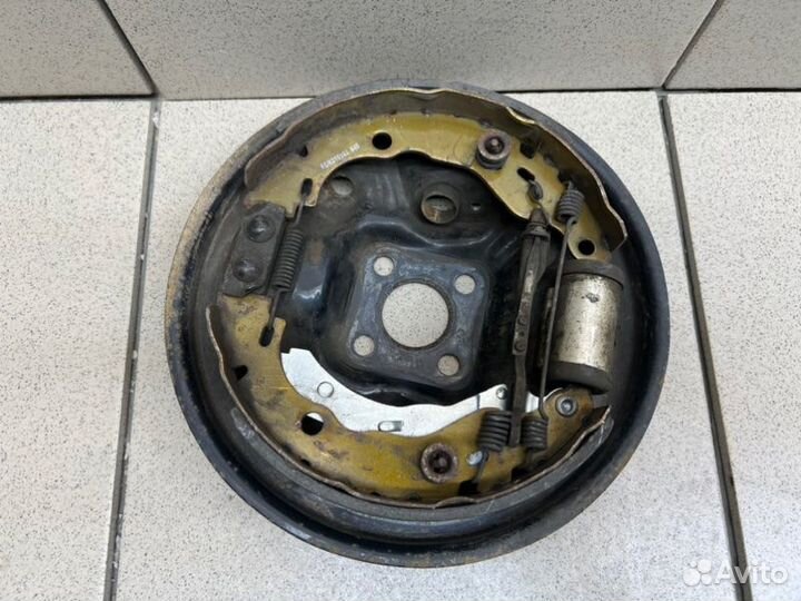 Щит опорный задний левый Renault Logan K7MA812 1