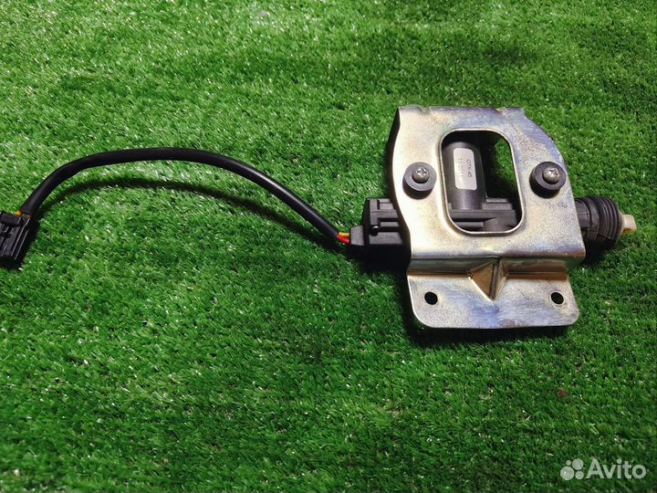 Замок блокировки двери багажника ваз-2172 хэтчбек