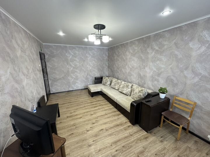 2-к. квартира, 54 м², 3/6 эт.