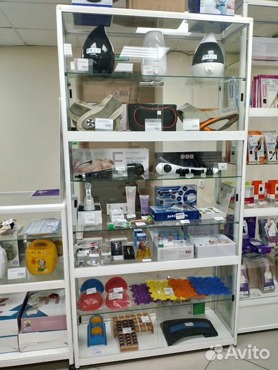 Продам витрины стеллажи