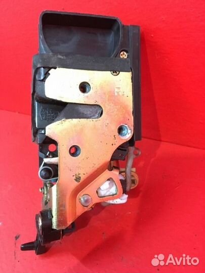 Замок двери задний правый Chevrolet Aveo T250