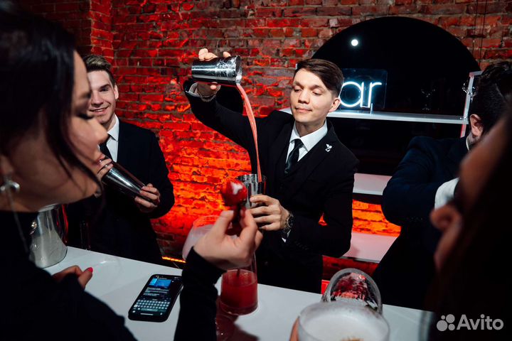 Выездной бар, бармен