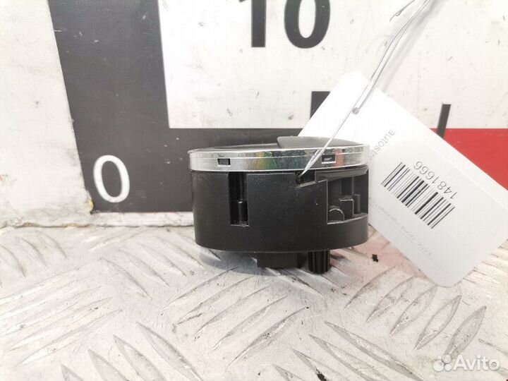 Кнопка открытия багажника Mercedes-Benz E-Класс