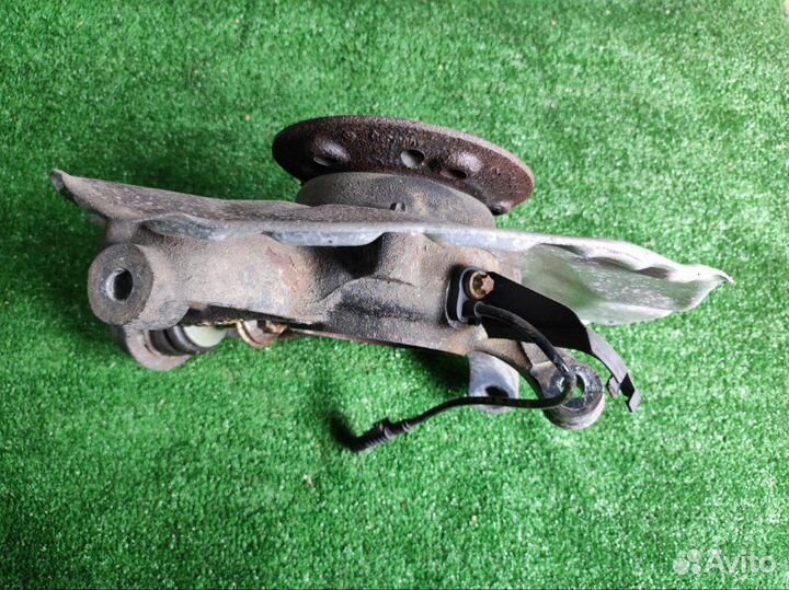 Кулак задний левый Mercedes-Benz Gle-Class W166