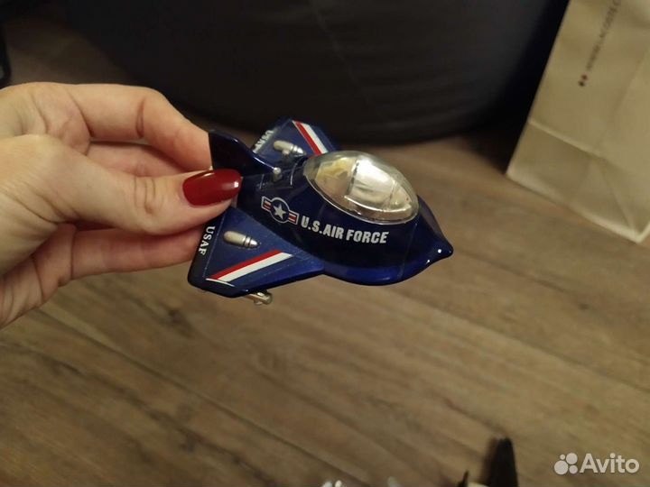 Три военных самолёта