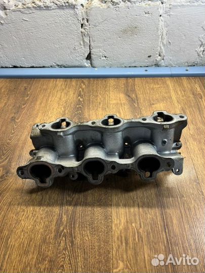 Коллектор впускной Nissan Cefiro 32 2 1995