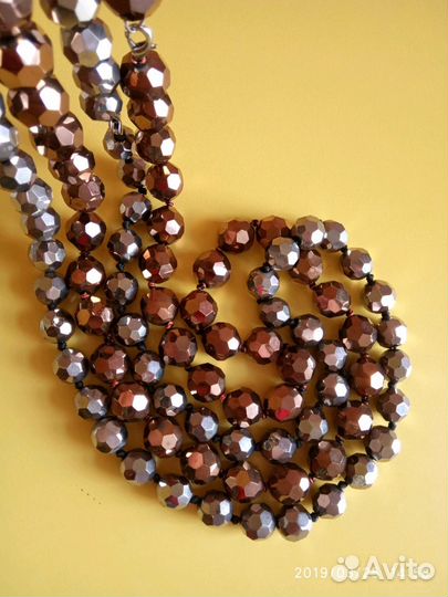 Бусы из горного хрусталя с напылением. Деловой сти