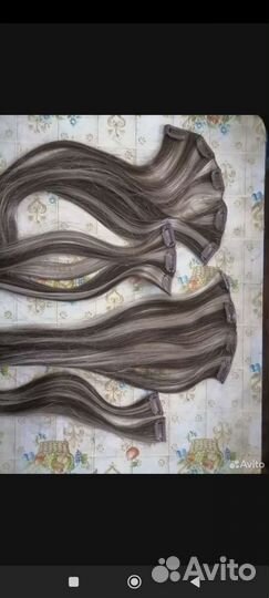 Волосы на заколках