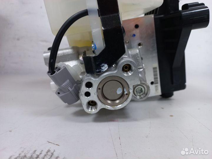 Главный тормозной цилиндр на Toyota LC100