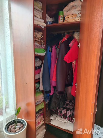 Угловой шкаф с зеркалом