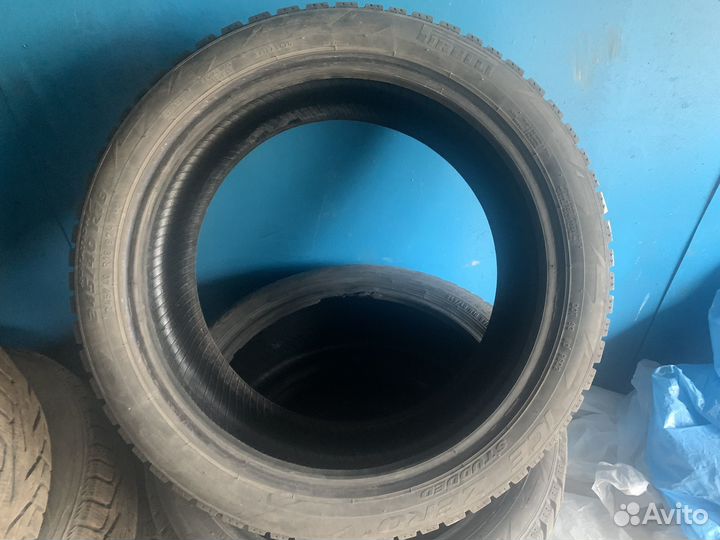 Pirelli Ice Zero 245/40 R18 97H